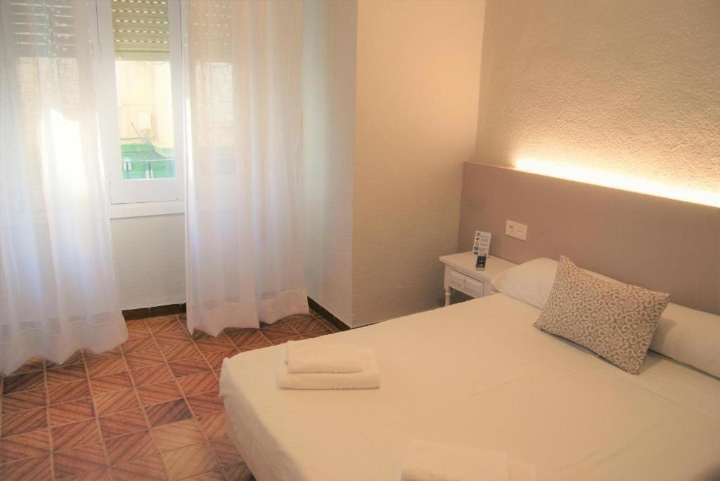 Hostal Tropical Motril Exteriör bild